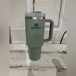 Stanley Cup -40oz Bay leaf matte finish